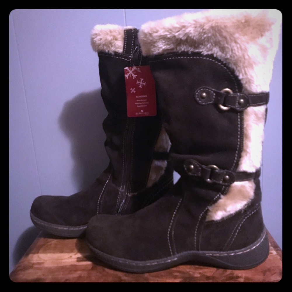 The boots with the fur. Leather, water resistant.